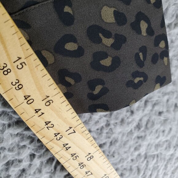 Chelsea & Theodore Top Womens Small Olive Green Leopard Print Button-Up *NWT* - Picture 8 of 11
